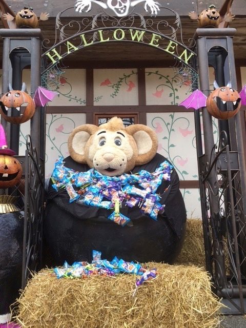 Gully Mouse gets ready for Gulliver's Trick & Treat Week, thanks to Halloween sponsor Swizzels Sweets
