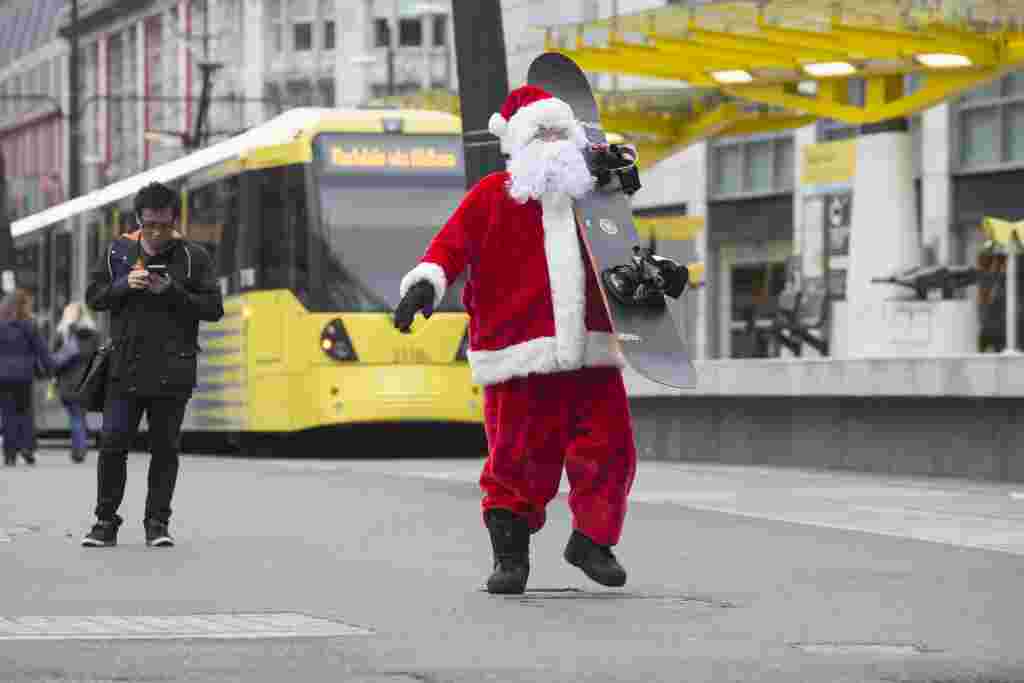 SANTA spotted enjoying a day out in Manchester