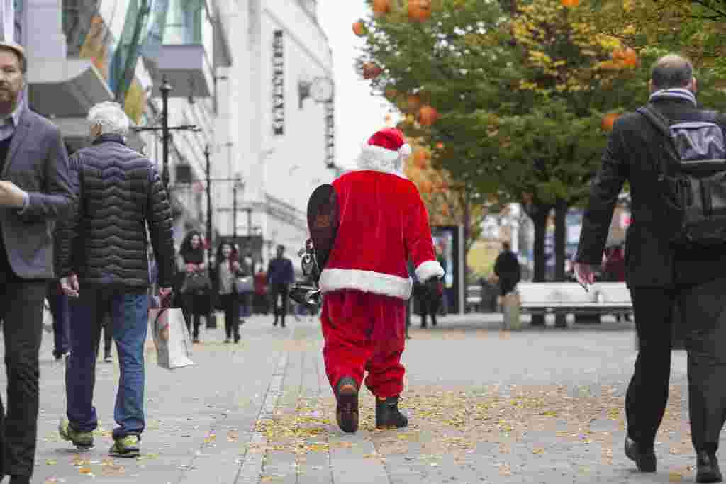 SANTA spotted enjoying a day out in Manchester