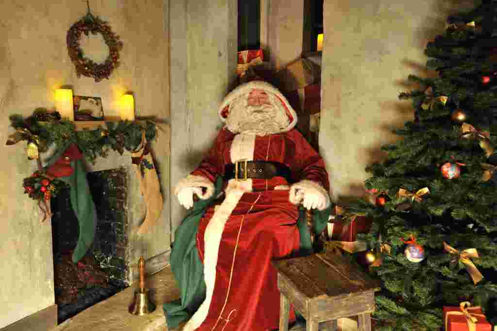 Victorian Santa's grotto at the Museum of London Docklands : 3-23 December 2016