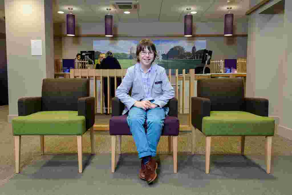 Child Genius, Mog, 13, is appointed as Junior Consultant to Natwest and their MoneySense programme as he investigates the financial capability of the nation.
